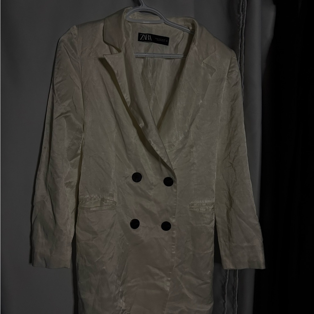 Zara Women's Cream Blazer with Black Buttons